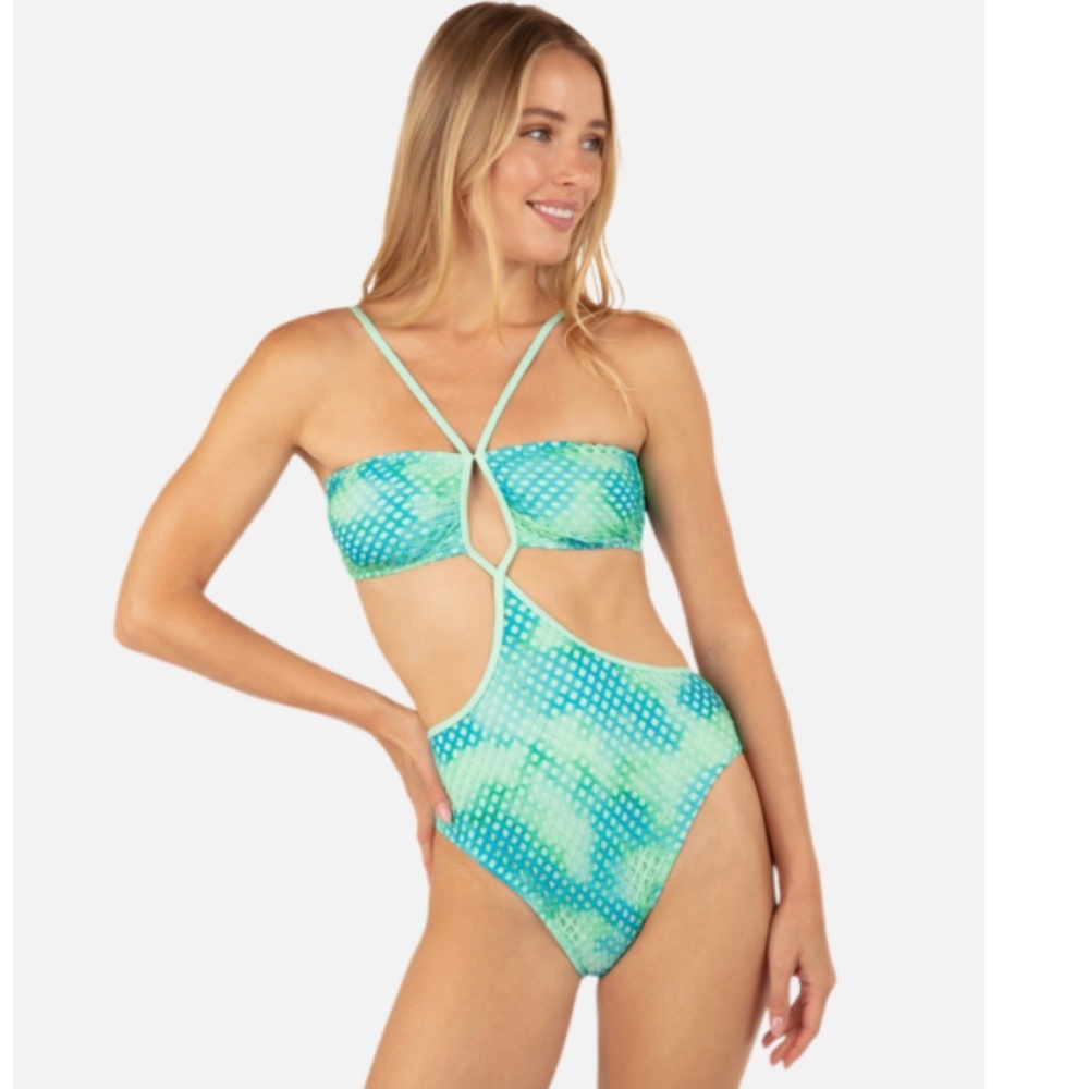 NWT Women's Color Wash Mesh Moderate One Piece in Sky,